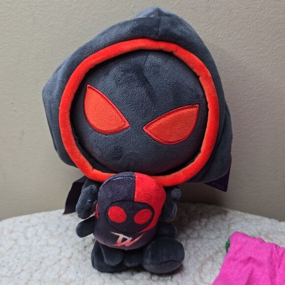 NWT Makeship DV Plays Plush Limited Edition - Picture 3 of 10